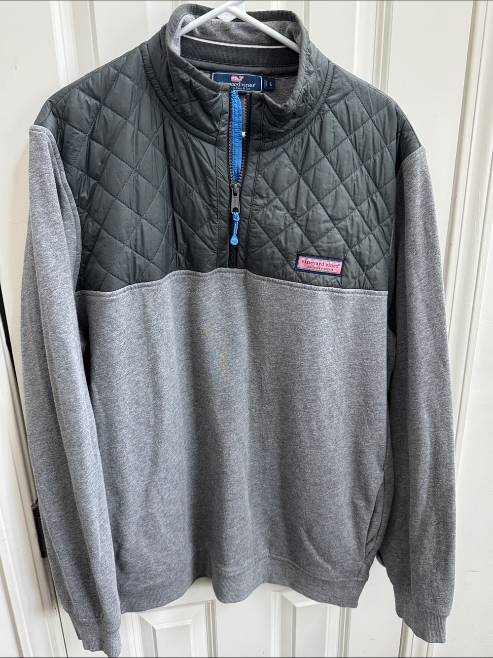Vineyard Vines Men’s Gray Quilted-Panel Half-Zip with Blue Accent
